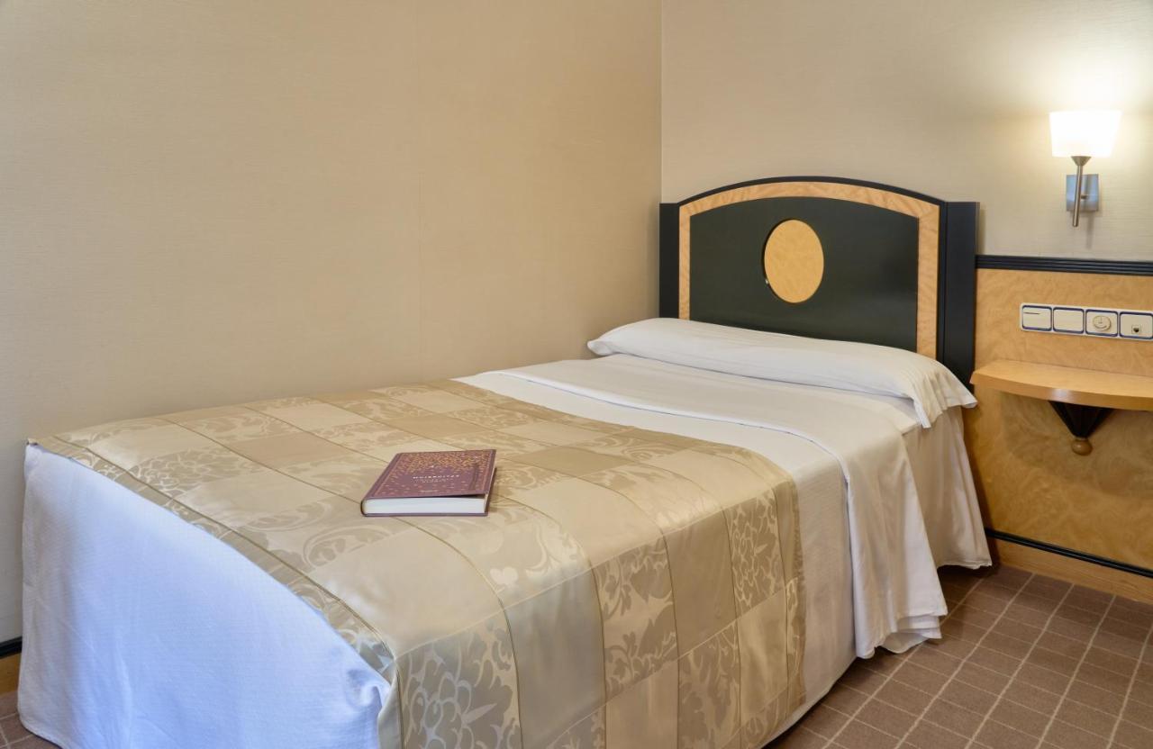 Hotel Macia Condor Granada Room photo