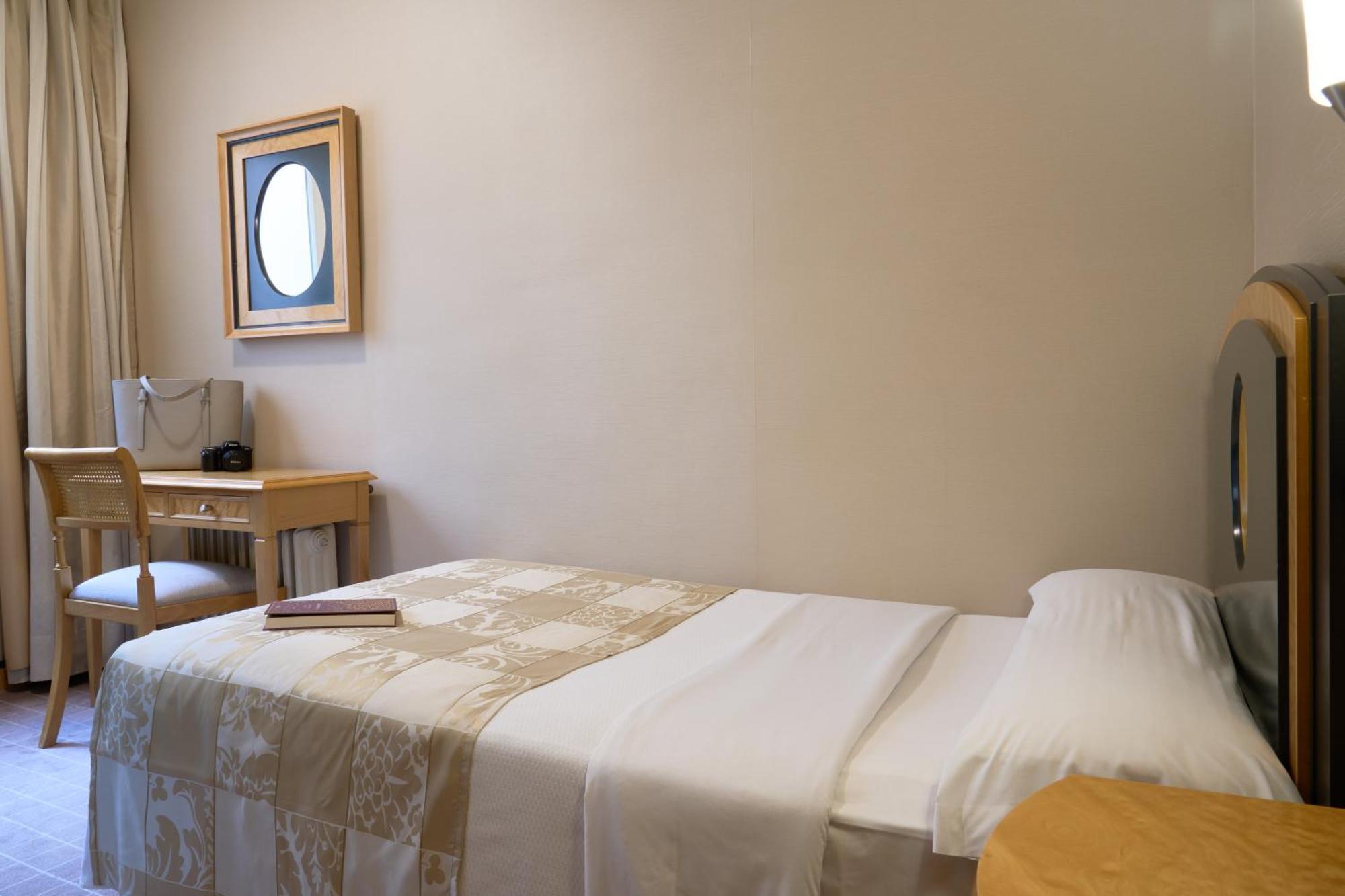 Hotel Macia Condor Granada Room photo