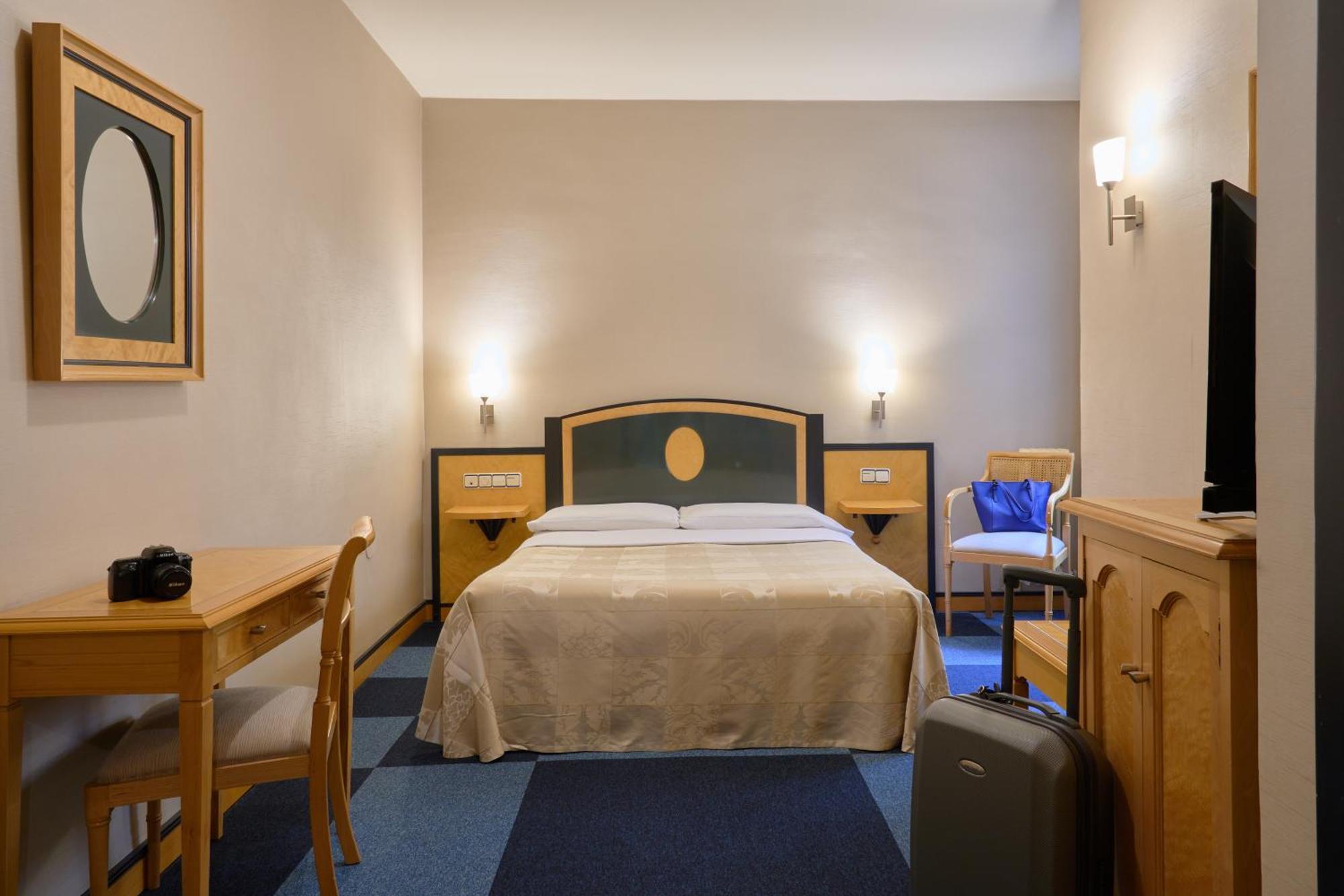 Hotel Macia Condor Granada Room photo