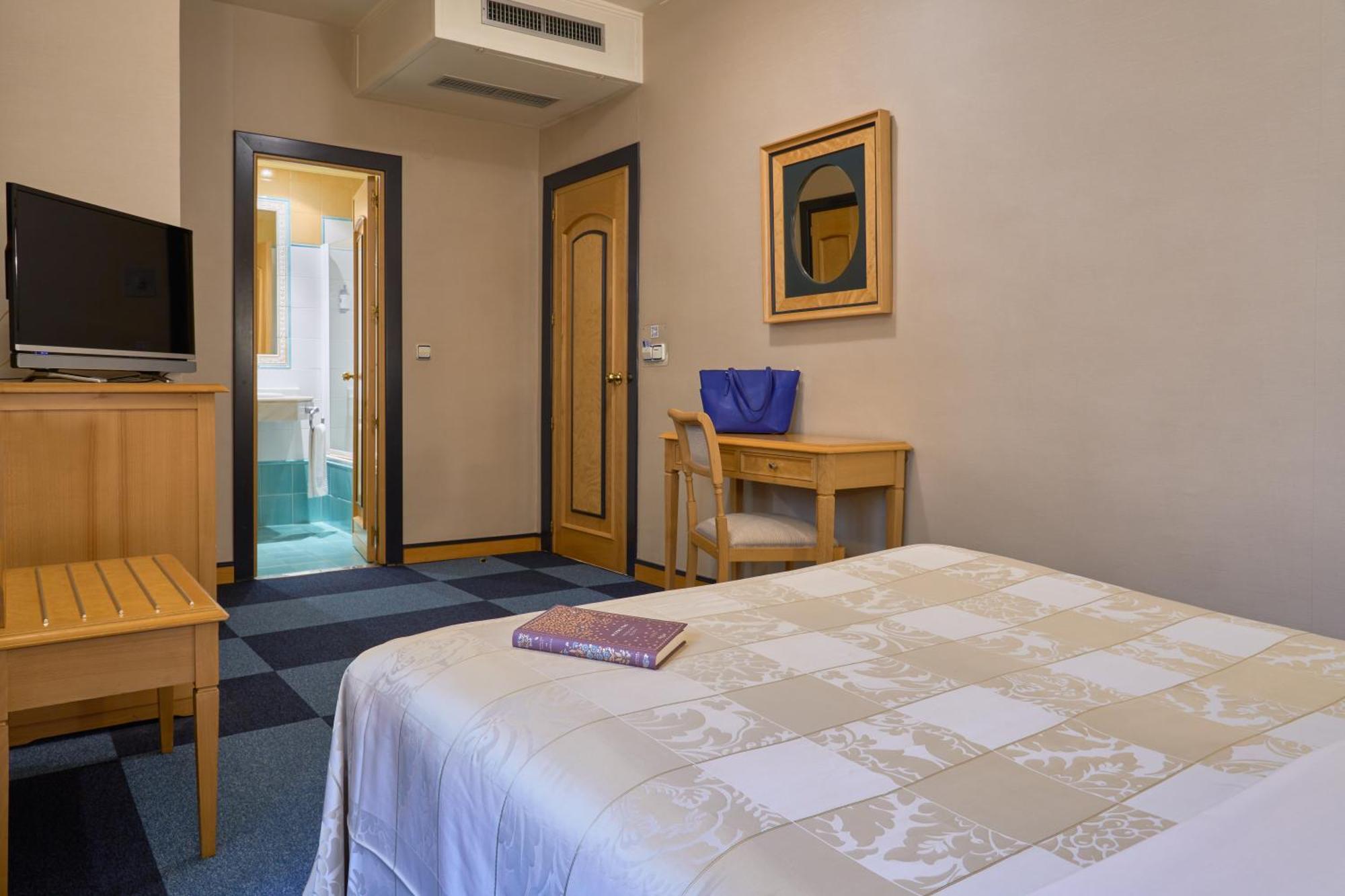 Hotel Macia Condor Granada Room photo