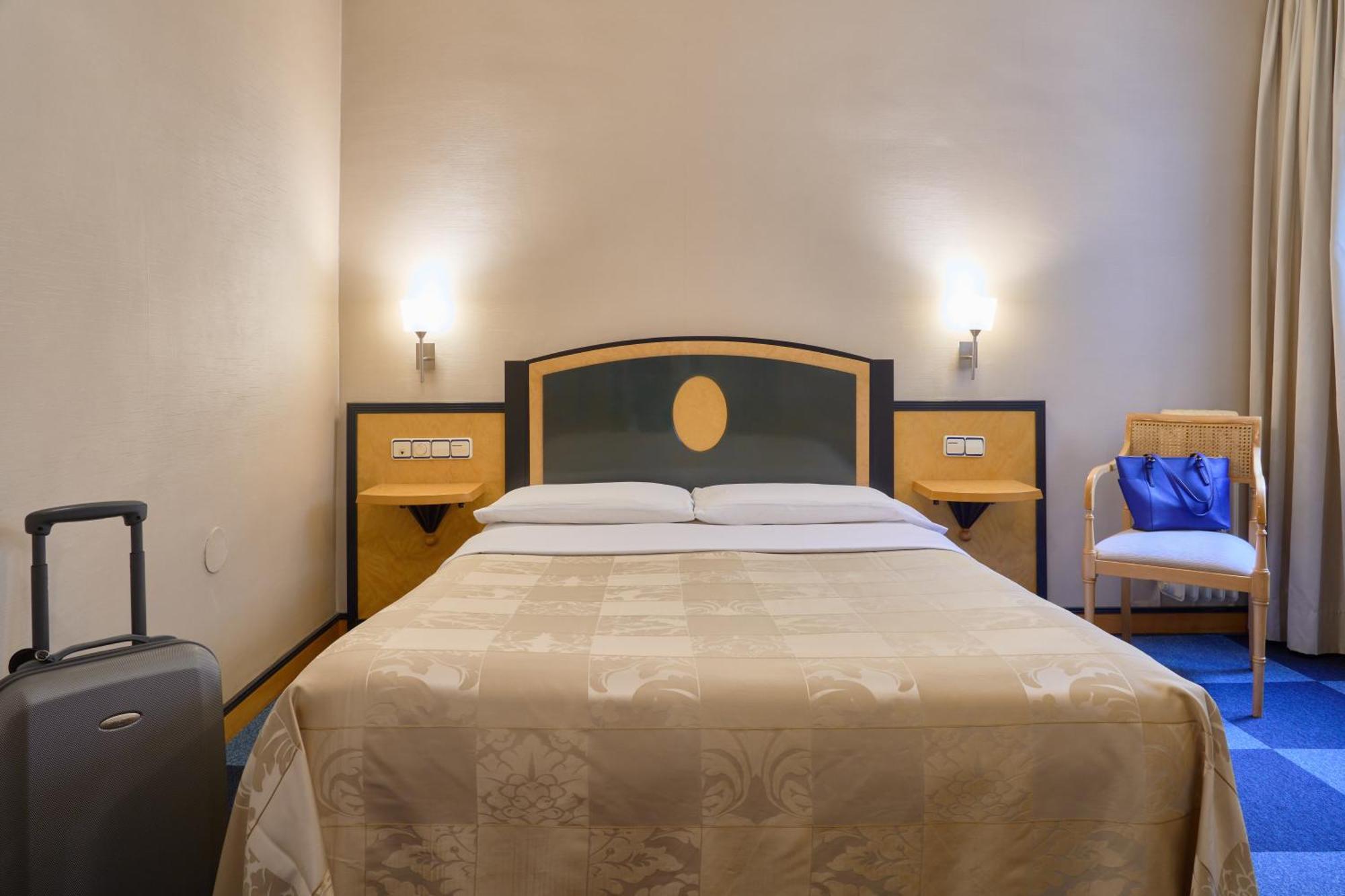 Hotel Macia Condor Granada Room photo
