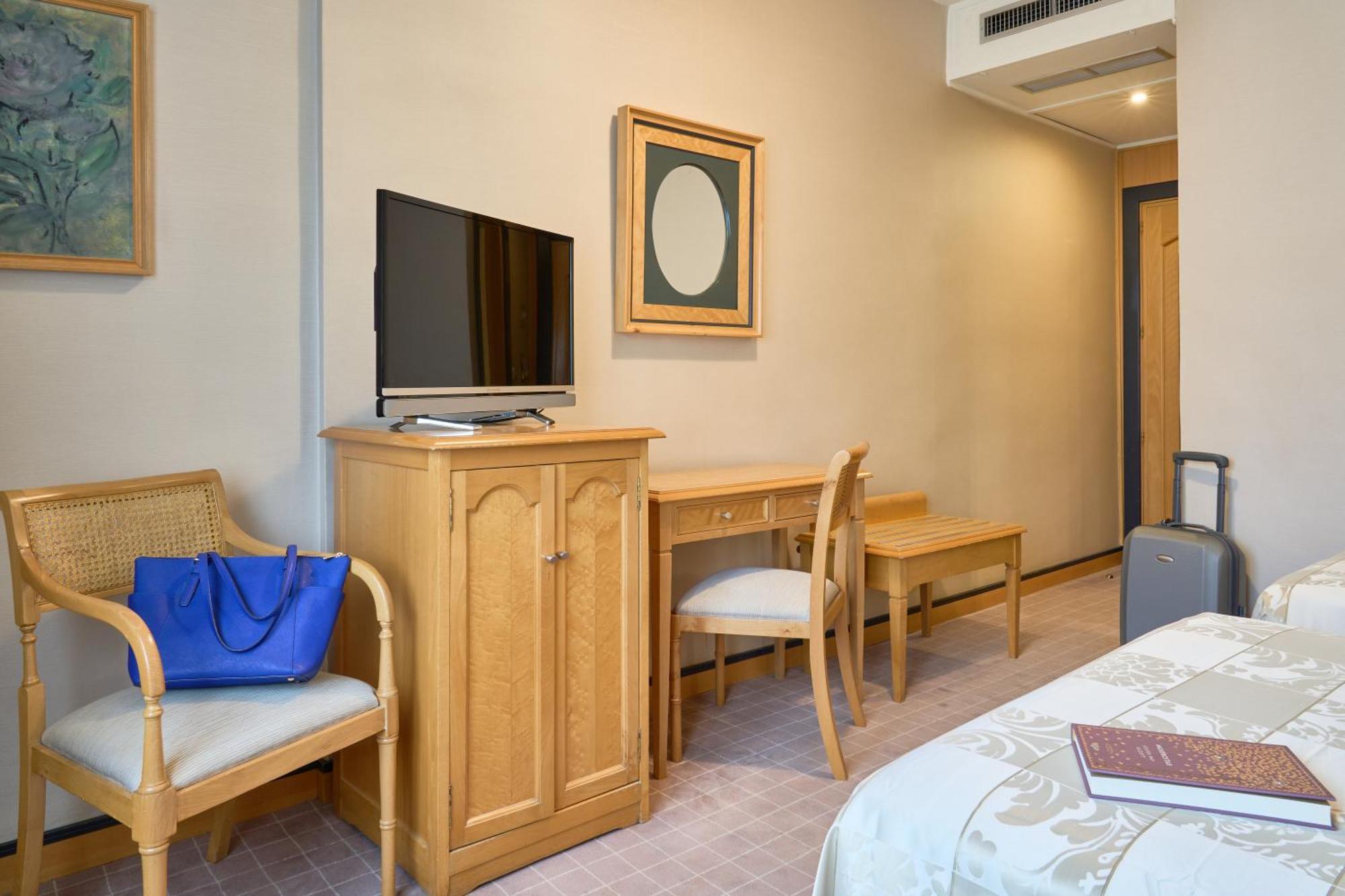 Hotel Macia Condor Granada Room photo
