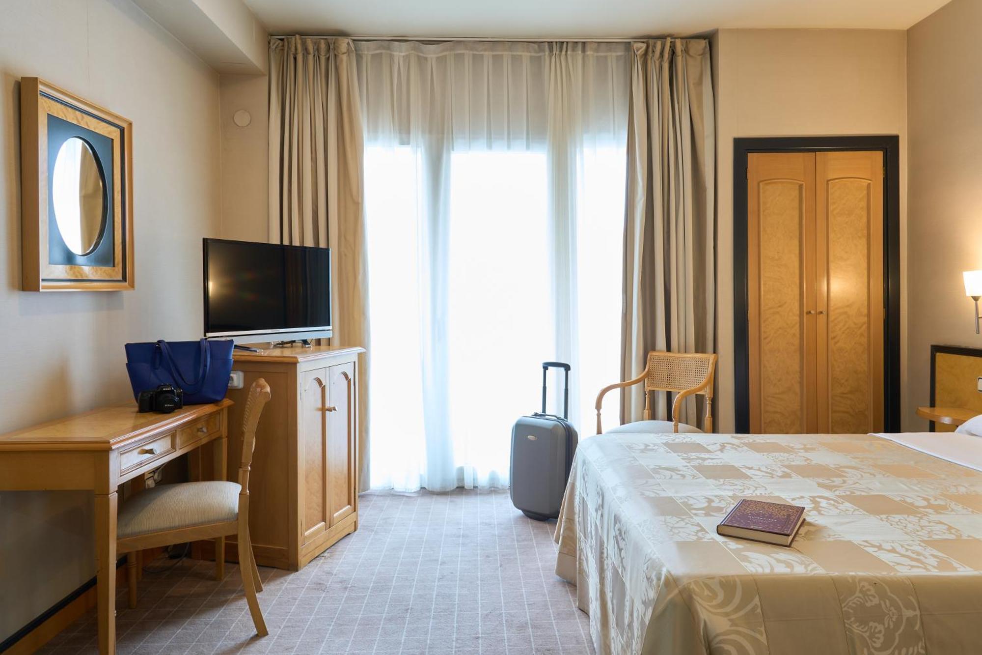 Hotel Macia Condor Granada Room photo