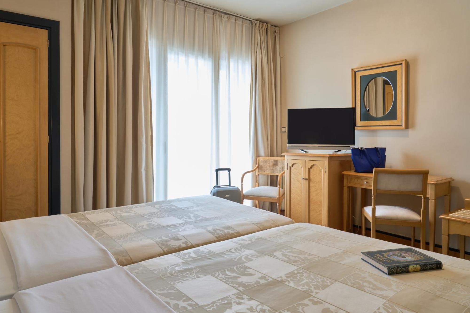 Hotel Macia Condor Granada Room photo