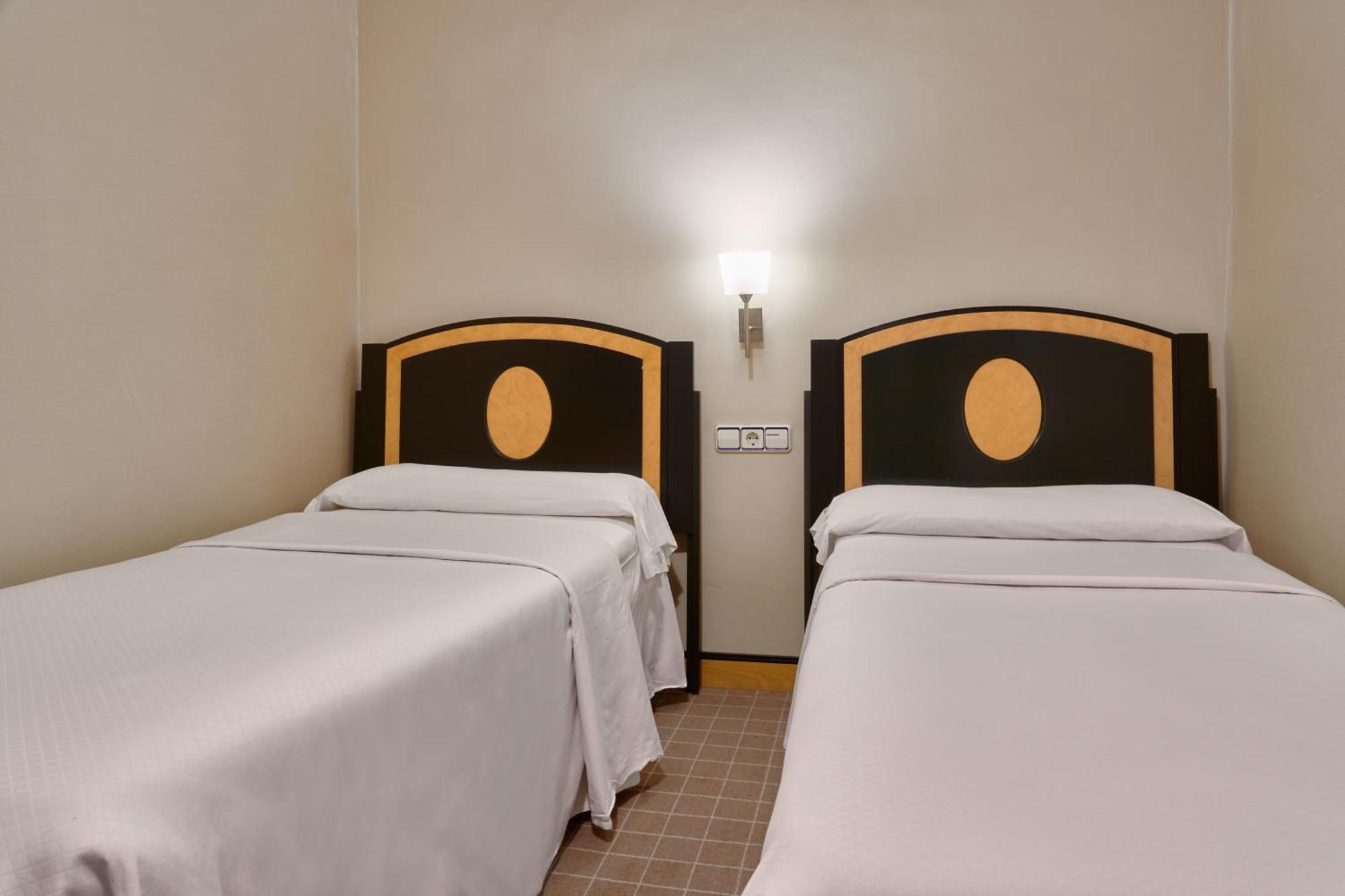 Hotel Macia Condor Granada Room photo