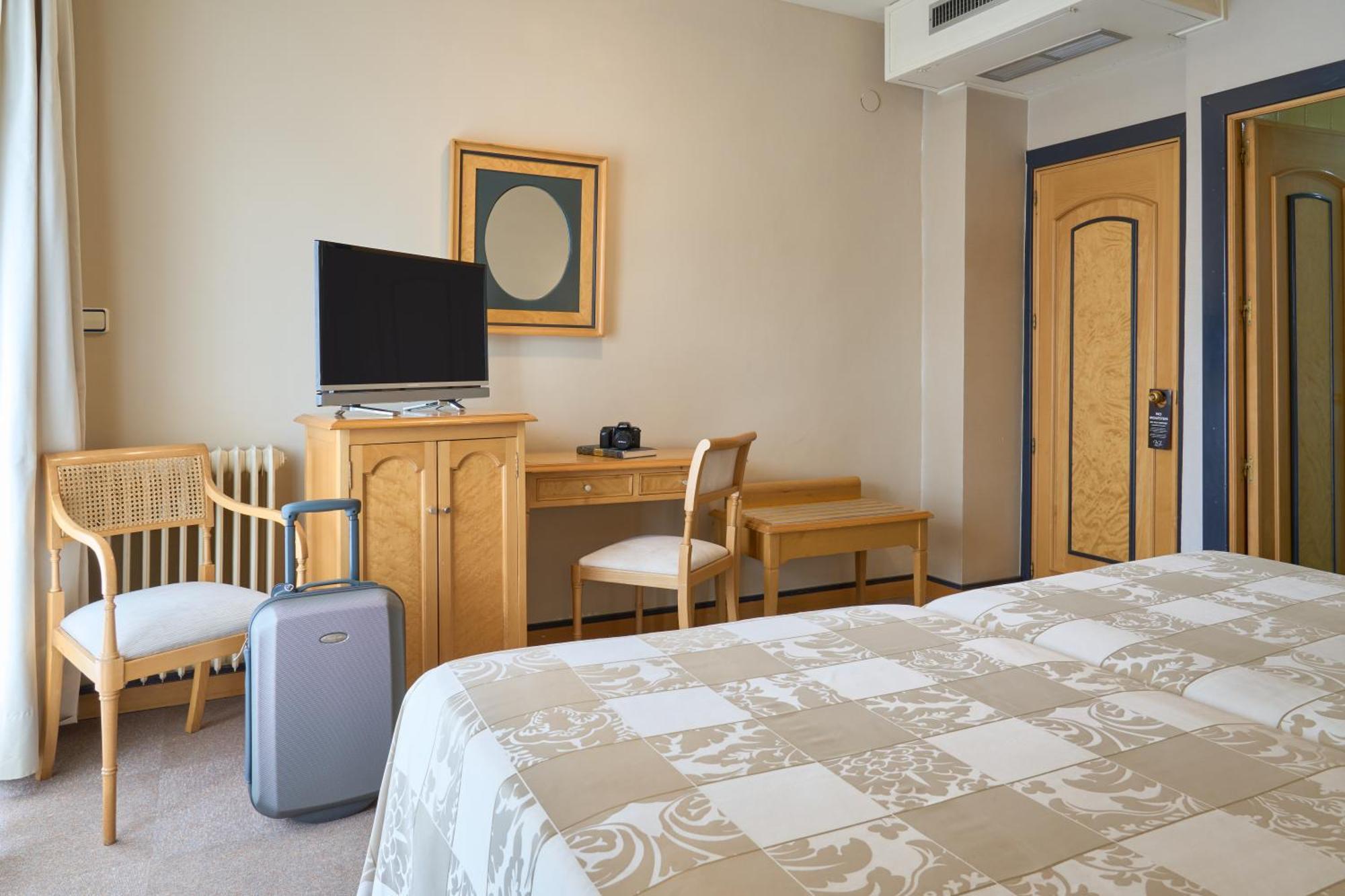 Hotel Macia Condor Granada Room photo