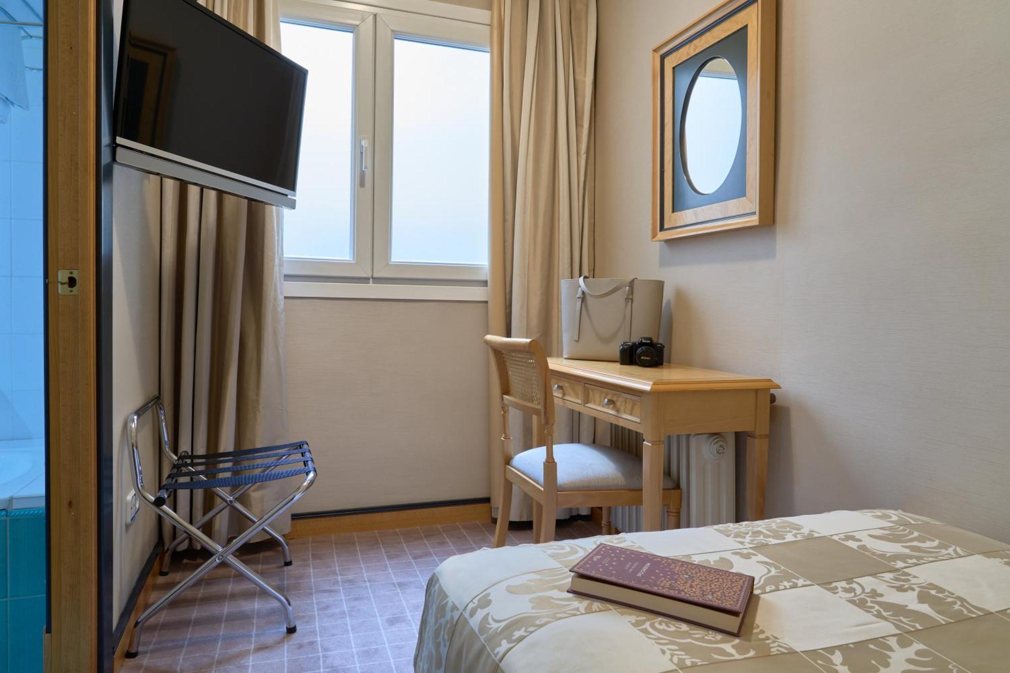 Hotel Macia Condor Granada Room photo