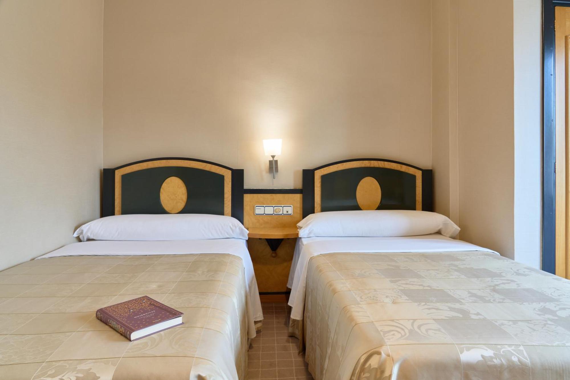 Hotel Macia Condor Granada Room photo